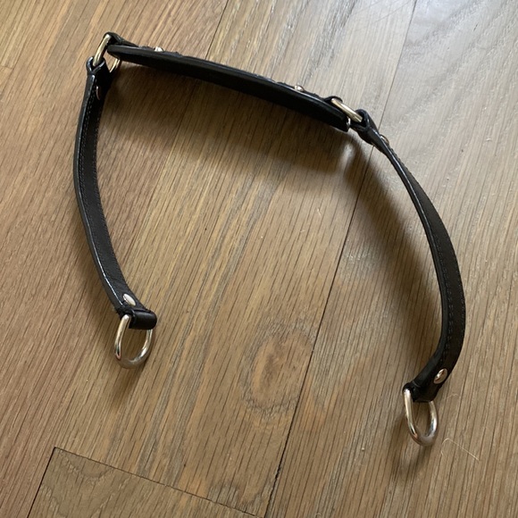 Black leather coach bag with removable top shoulder strap. - Picture 8 of 9